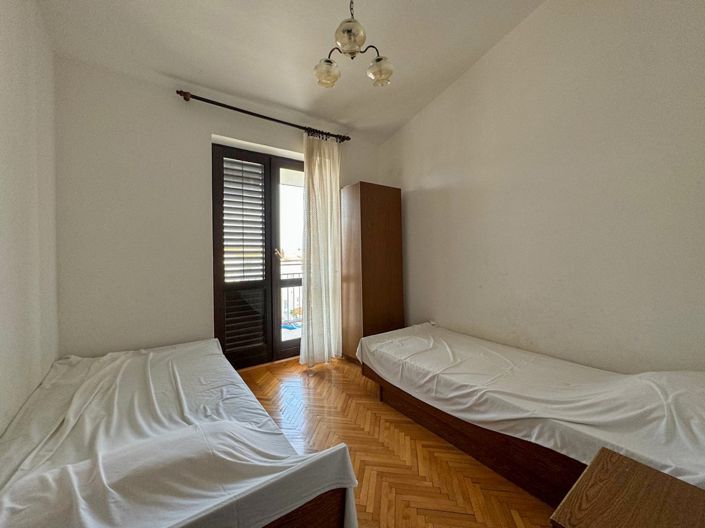 Image No.12-12 Bed House for sale