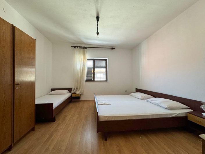 Image No.14-12 Bed House for sale