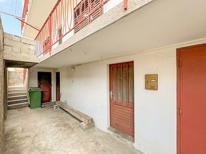 Image No.4-12 Bed House for sale