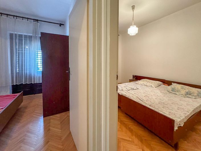Image No.6-12 Bed House for sale