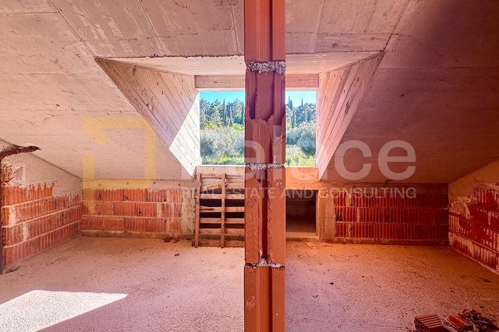 Image No.13-3 Bed House for sale