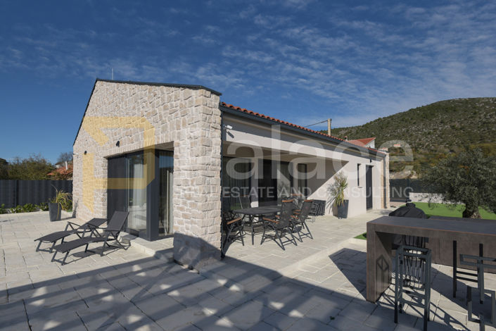 Image No.5-2 Bed House for sale