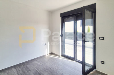 apartman-s-vrtom-parkingom-i-pogledom-nova-zgrada-murter-78_11