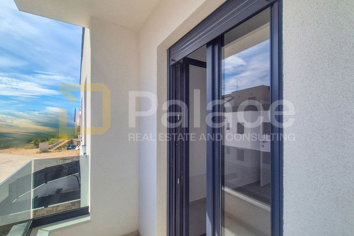 Image No.18-3 Bed Apartment for sale