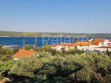 kuca-sa-5-apartmana-i-prekrasnim-vrtom_11