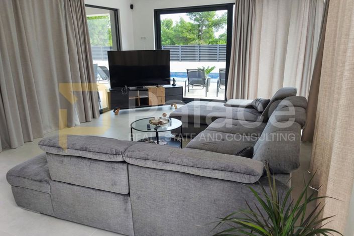 Image No.2-4 Bed Villa for sale