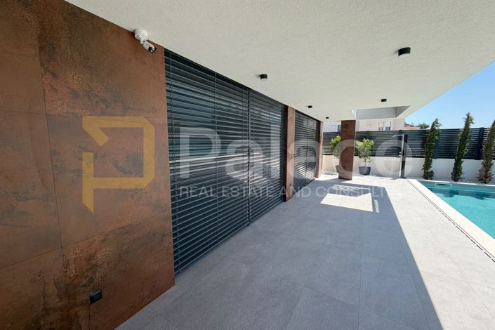 Image No.4-4 Bed Villa for sale