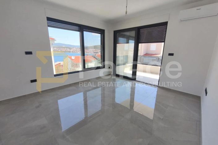 Image No.2-Appartement de 3 chambres à vendre à Okrug Gornji