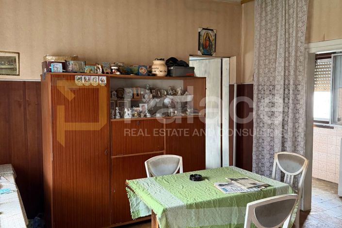 Image No.8-7 Bed House for sale