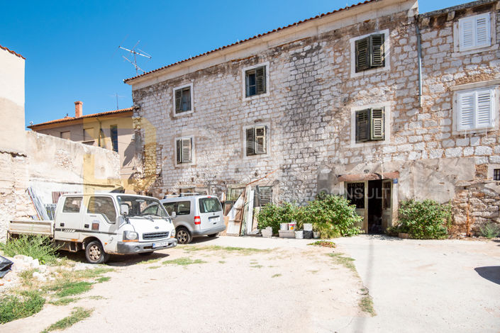 Image No.3-Maison de ville de 8 chambres à vendre à Sibenik