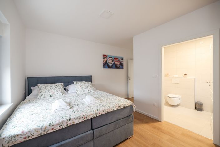 Image No.16-5 Bed House for sale