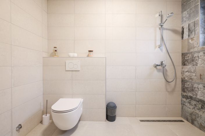 Image No.19-5 Bed House for sale