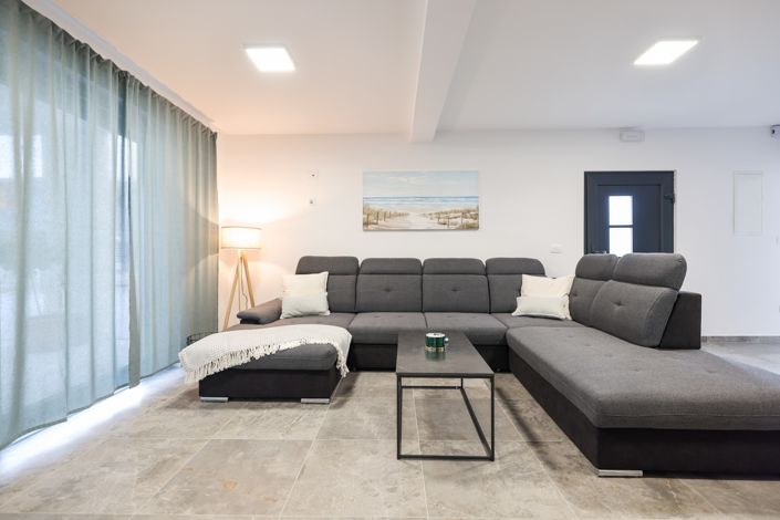Image No.3-5 Bed House for sale