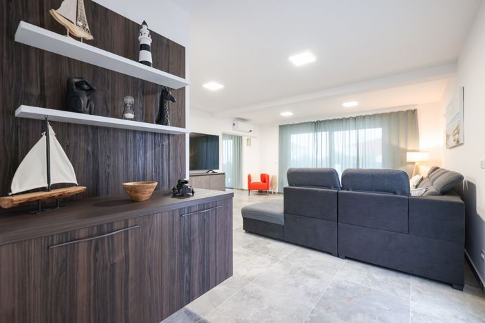 Image No.4-5 Bed House for sale