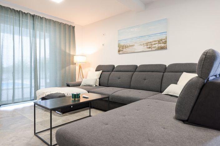 Image No.6-5 Bed House for sale