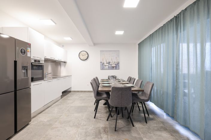 Image No.9-5 Bed House for sale