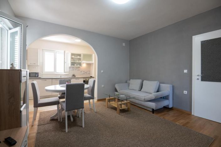 Image No.2-5 Bed House for sale