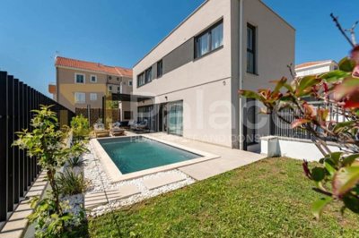 odmah-useljiva-dvojna-villa-60-metara-od-mora_3