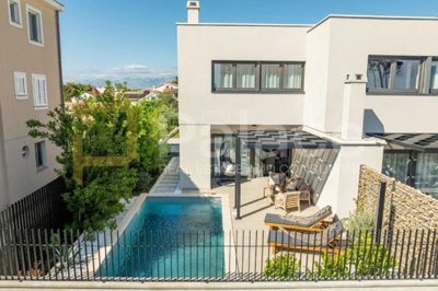 odmah-useljiva-dvojna-villa-60-metara-od-mora_4