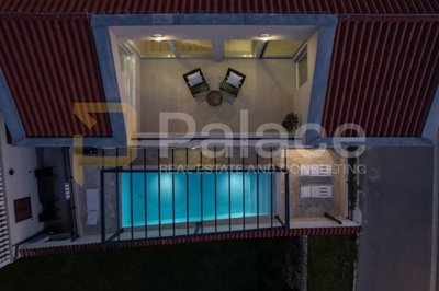 1 - Nin, Villa