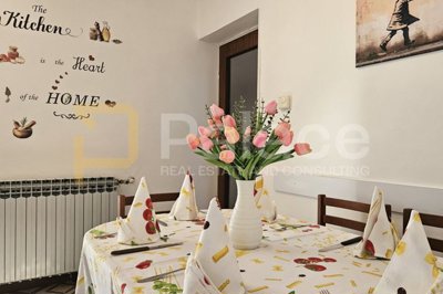 kuca-s-predivnom-okucnicom-i-pogledom-na-more-moscenicka_10