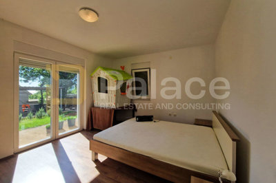 prostrana-kuca-s-3-stana-i-pogledom-na-more-kraljevica-744m2_11
