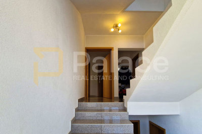 prostrana-kuca-s-3-stana-i-pogledom-na-more-kraljevica-744m2_15