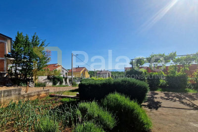 prostrana-kuca-s-3-stana-i-pogledom-na-more-kraljevica-744m2_3