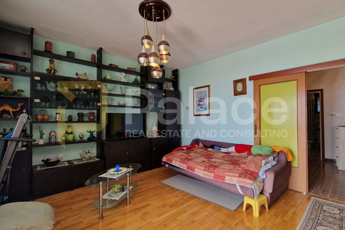 Image No.10-6 Bed Apartment for sale