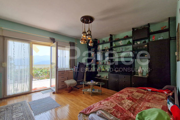 Image No.11-6 Bed Apartment for sale