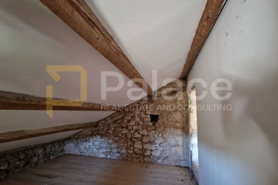 predivna-kamena-kuca-s-okucnicom-i-pogledom-krizisce-250-m_11
