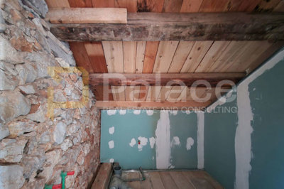 predivna-kamena-kuca-s-okucnicom-i-pogledom-krizisce-250-m_12