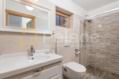 bajkovita-drvena-kuca-s-jacuzzijem-i-pogledom-na-planine_12