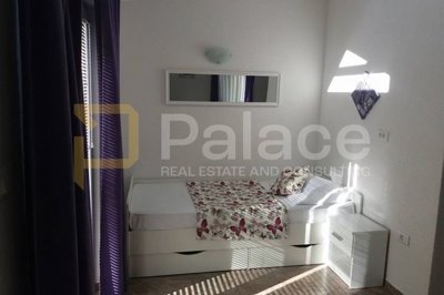 snizeno-prekrasna-kuca-s-apartmanima-maslinica-solta_10