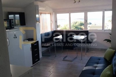 snizeno-prekrasna-kuca-s-apartmanima-maslinica-solta_13