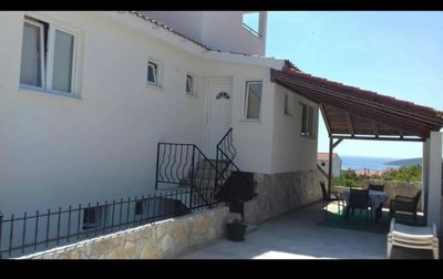 snizeno-prekrasna-kuca-s-apartmanima-maslinica-solta_3