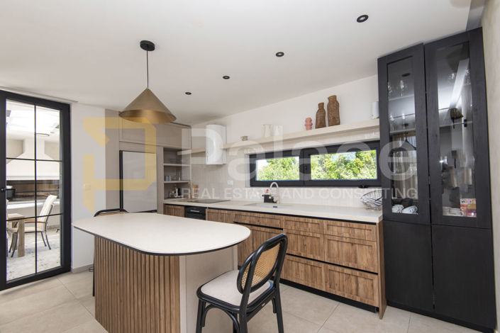 Image No.10-4 Bed House for sale