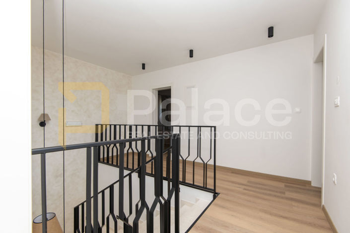 Image No.18-4 Bed House for sale