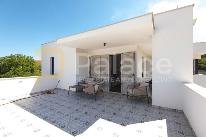 Image No.24-4 Bed House for sale