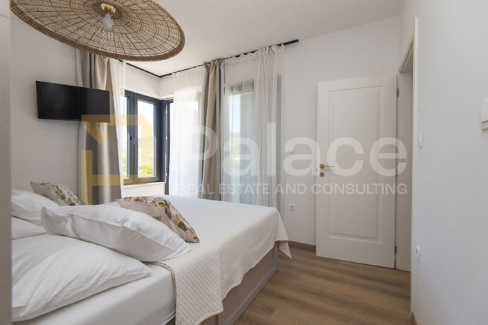 Image No.26-4 Bed House for sale