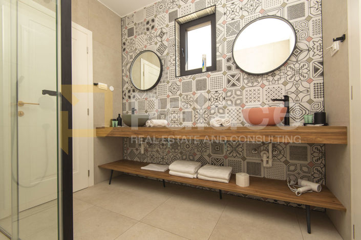 Image No.29-4 Bed House for sale