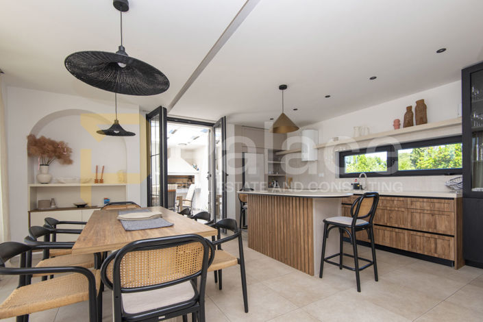 Image No.7-4 Bed House for sale