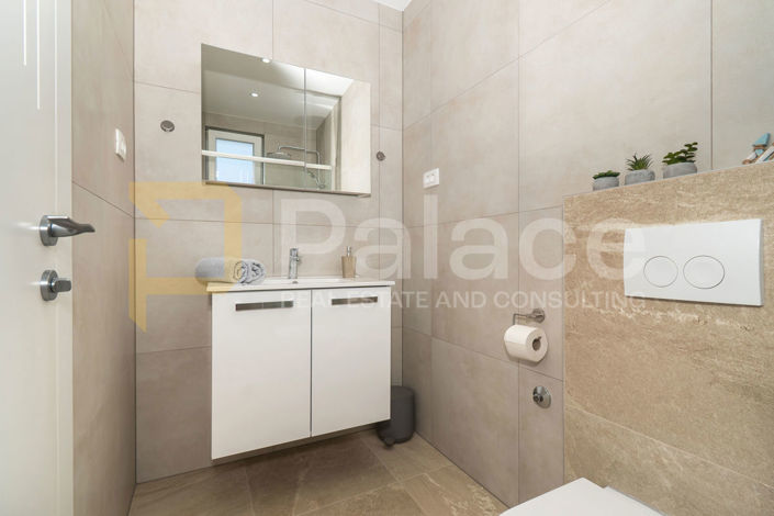 Image No.12-4 Bed Townhouse for sale