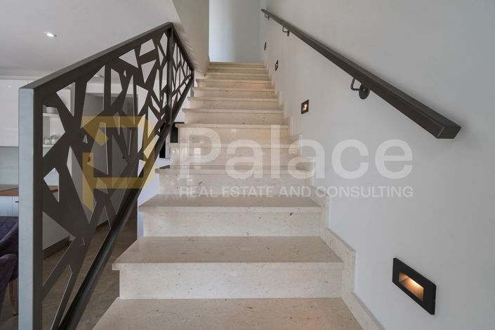 Image No.17-4 Bed Townhouse for sale