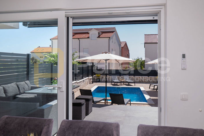 Image No.19-4 Bed Townhouse for sale