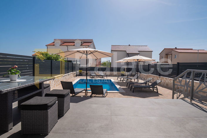 Image No.22-4 Bed Townhouse for sale