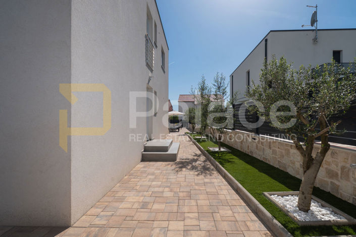 Image No.27-4 Bed Townhouse for sale