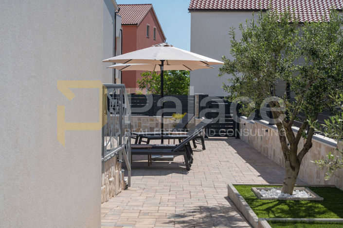 Image No.28-4 Bed Townhouse for sale