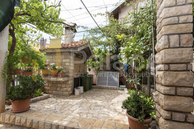 kuca-s-cetiri-stambene-jedinice-325m2-vodice_2