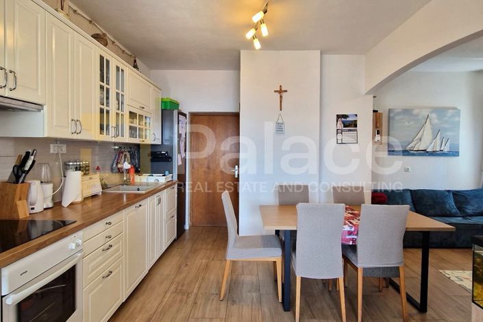 Image No.2-Appartement de 4 chambres à vendre à Okrug Gornji